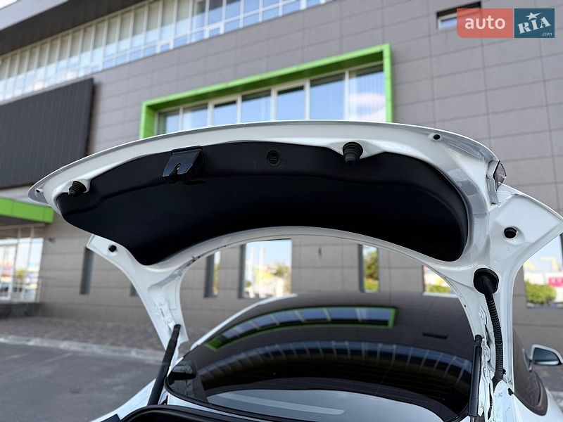Седан Tesla Model 3 2022 в Кривому Розі