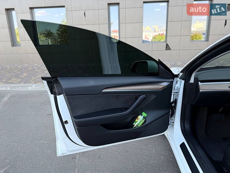 Седан Tesla Model 3 2022 в Кривому Розі
