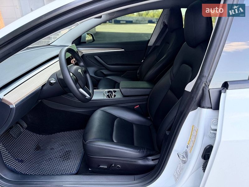 Седан Tesla Model 3 2022 в Кривому Розі