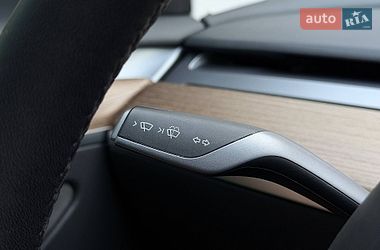 Седан Tesla Model 3 2022 в Кривому Розі