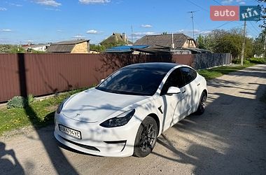 Седан Tesla Model 3 2021 в Киеве