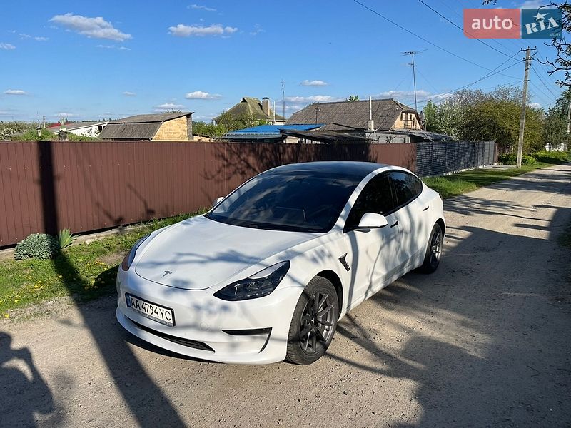 Седан Tesla Model 3 2021 в Киеве