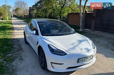 Седан Tesla Model 3 2021 в Киеве