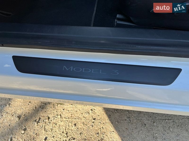 Седан Tesla Model 3 2021 в Киеве