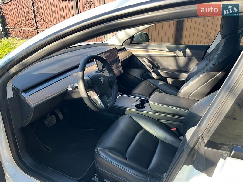 Седан Tesla Model 3 2021 в Киеве
