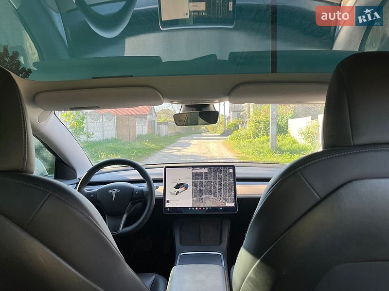 Седан Tesla Model 3 2021 в Киеве