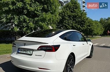 Седан Tesla Model 3 2022 в Киеве