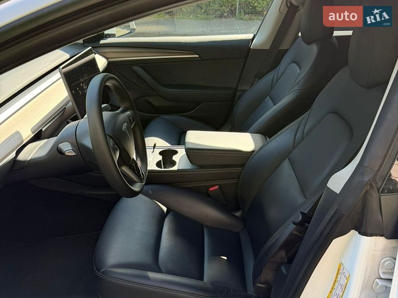 Седан Tesla Model 3 2022 в Киеве