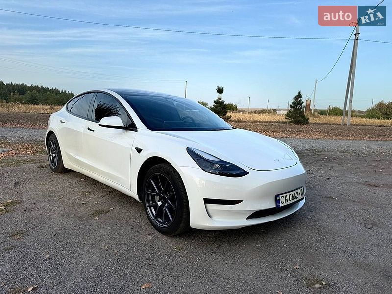 Седан Tesla Model 3 2022 в Черкассах