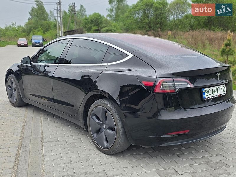 Седан Tesla Model 3 2018 в Львове