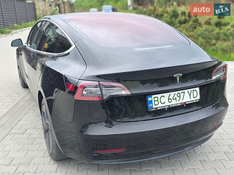 Седан Tesla Model 3 2018 в Львове
