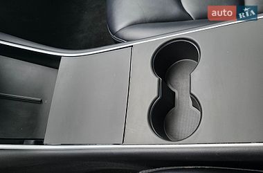Седан Tesla Model 3 2018 в Львове