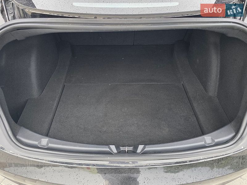 Седан Tesla Model 3 2018 в Львове