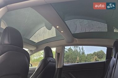 Седан Tesla Model 3 2018 в Львове
