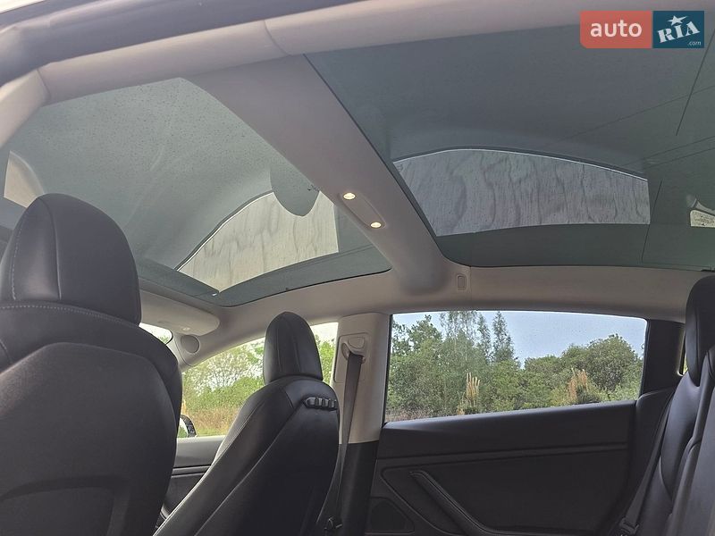 Седан Tesla Model 3 2018 в Львове