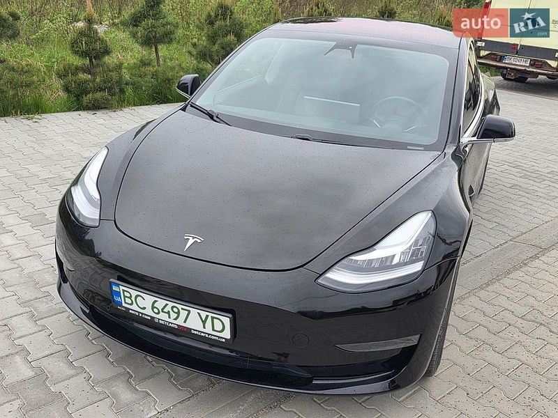 Седан Tesla Model 3 2018 в Львове