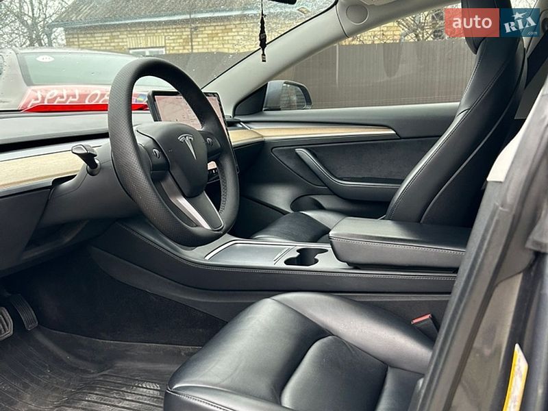 Седан Tesla Model 3 2021 в Львові