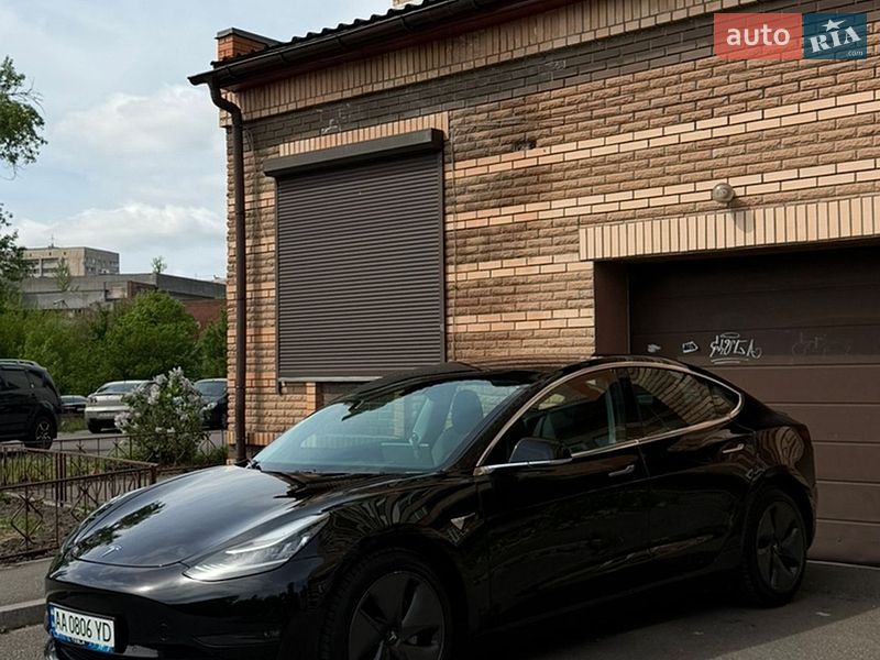 Седан Tesla Model 3 2018 в Киеве