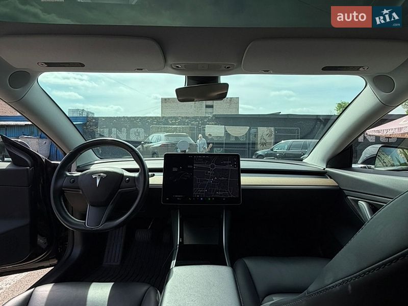 Седан Tesla Model 3 2018 в Киеве