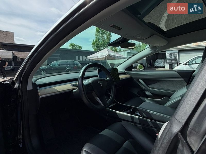 Седан Tesla Model 3 2018 в Киеве