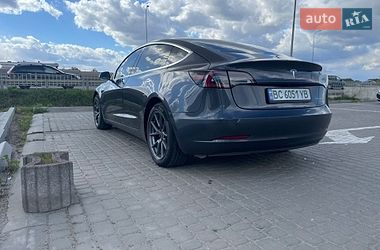 Седан Tesla Model 3 2018 в Львове