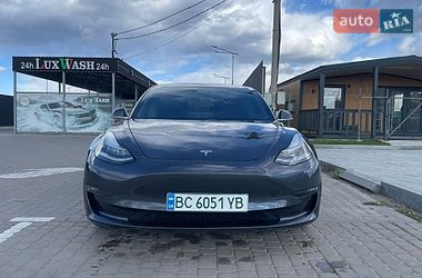 Седан Tesla Model 3 2018 в Львове