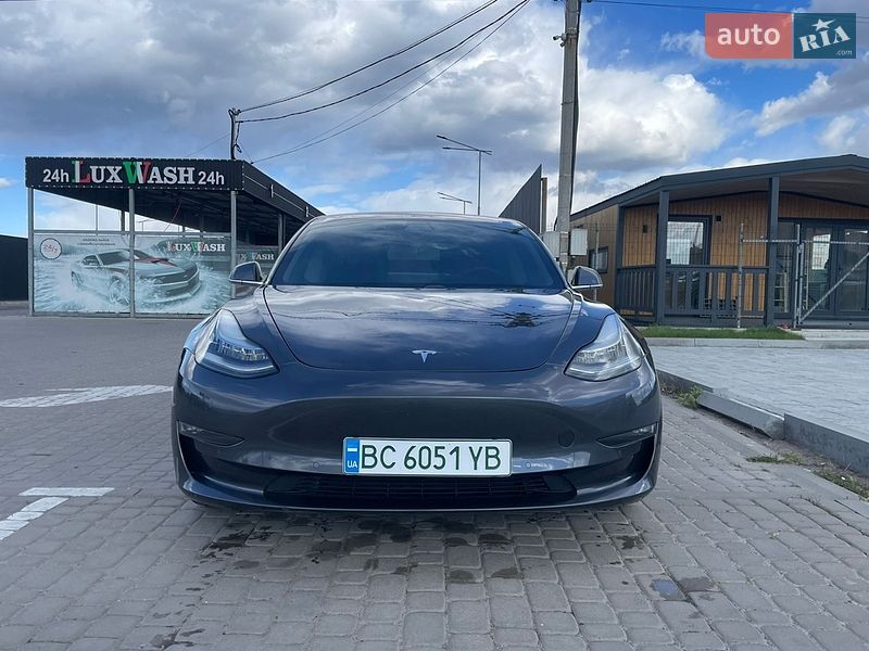 Седан Tesla Model 3 2018 в Львове