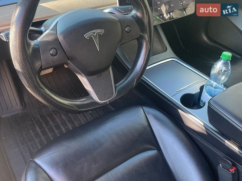 Седан Tesla Model 3 2018 в Львове