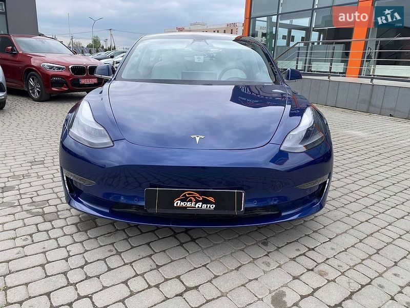Седан Tesla Model 3 2018 в Львові