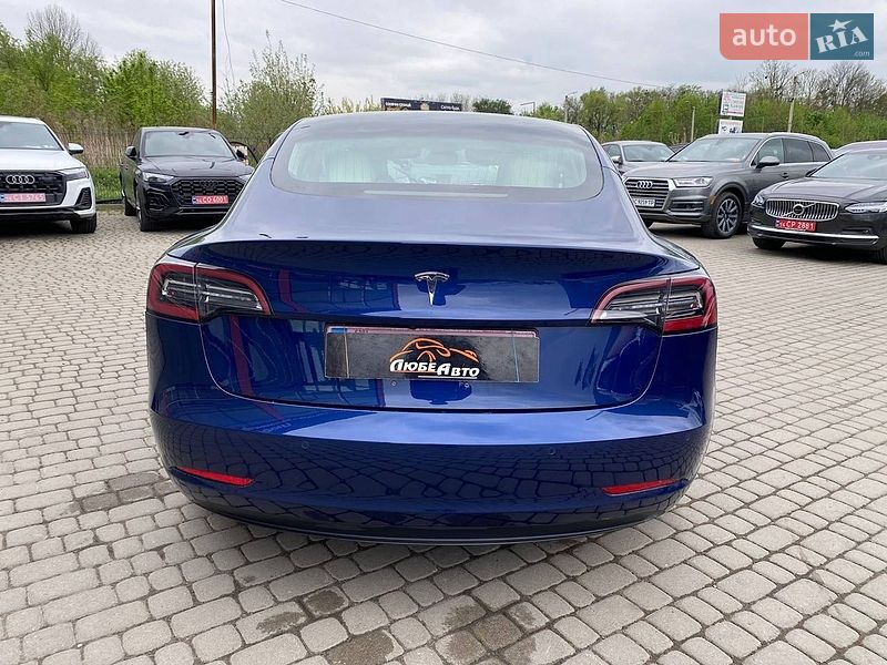 Седан Tesla Model 3 2018 в Львові
