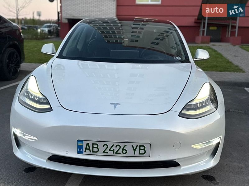 Седан Tesla Model 3 2020 в Виннице