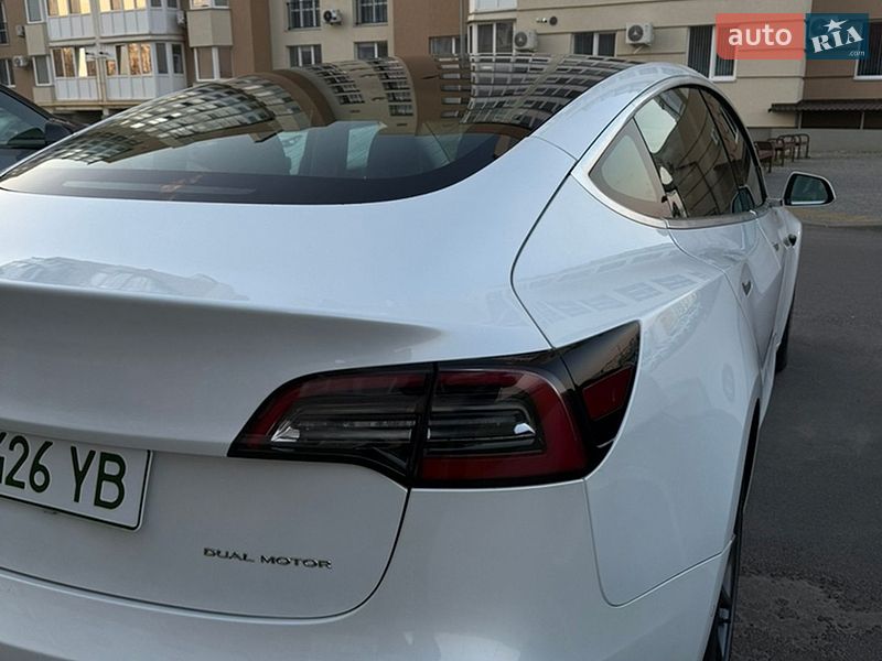 Седан Tesla Model 3 2020 в Виннице