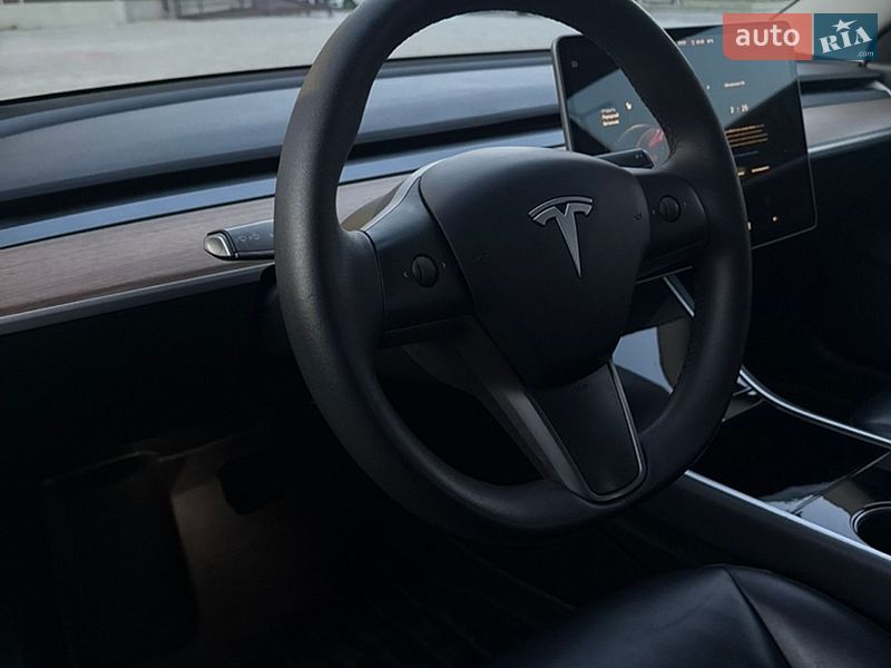 Седан Tesla Model 3 2020 в Виннице