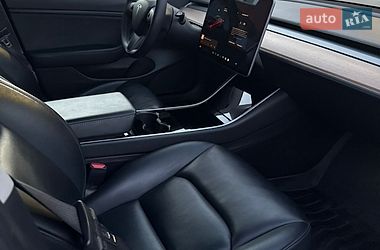Седан Tesla Model 3 2020 в Виннице