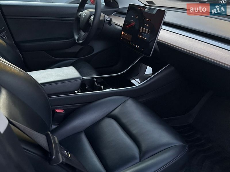 Седан Tesla Model 3 2020 в Виннице