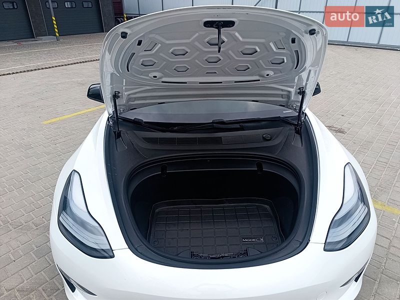 Седан Tesla Model 3 2019 в Белой Церкви