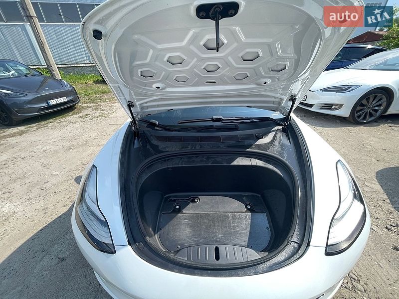 Седан Tesla Model 3 2018 в Києві