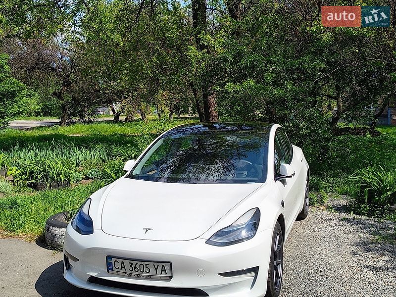 Седан Tesla Model 3 2021 в Черкасах