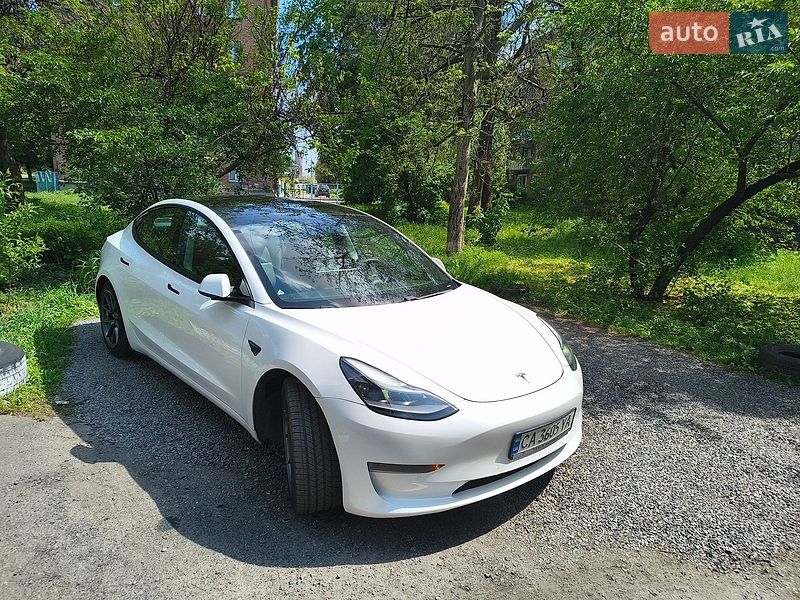 Седан Tesla Model 3 2021 в Черкасах