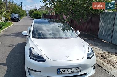 Седан Tesla Model 3 2021 в Черкасах