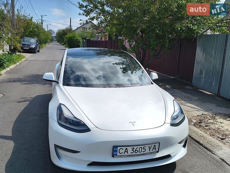 Седан Tesla Model 3 2021 в Черкасах