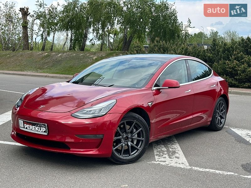 Седан Tesla Model 3 2019 в Києві