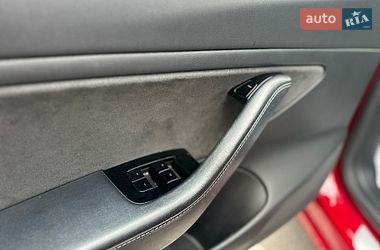 Седан Tesla Model 3 2019 в Києві