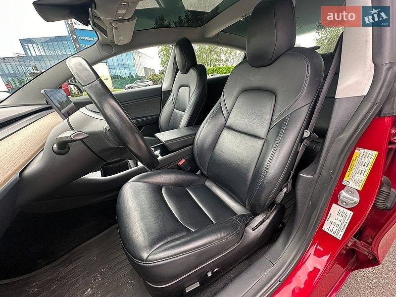 Седан Tesla Model 3 2019 в Києві