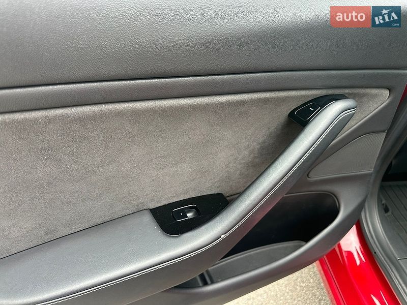 Седан Tesla Model 3 2019 в Києві