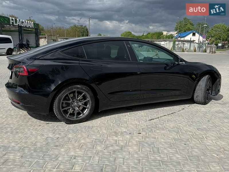 Седан Tesla Model 3 2020 в Ивано-Франковске