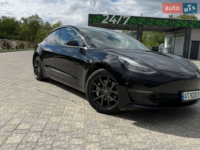 Седан Tesla Model 3 2020 в Ивано-Франковске