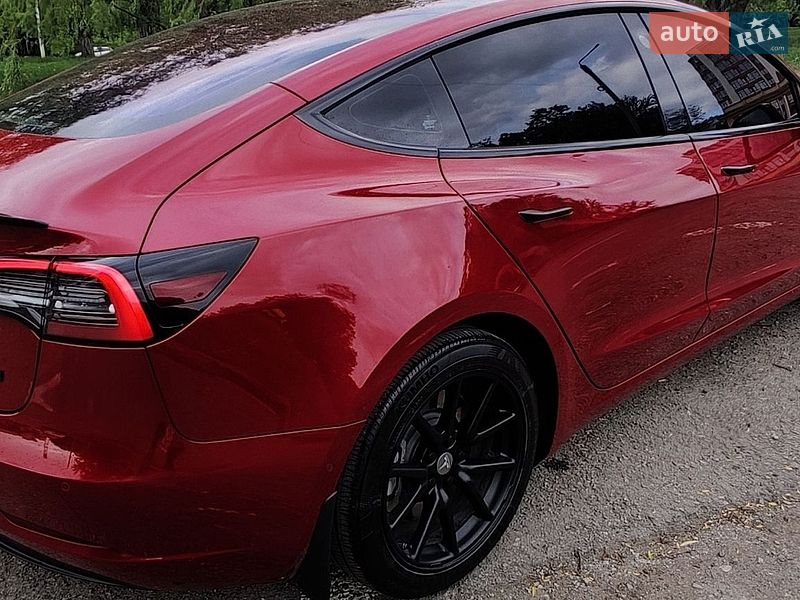 Седан Tesla Model 3 2018 в Івано-Франківську
