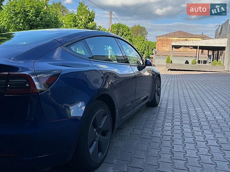Седан Tesla Model 3 2023 в Каменском