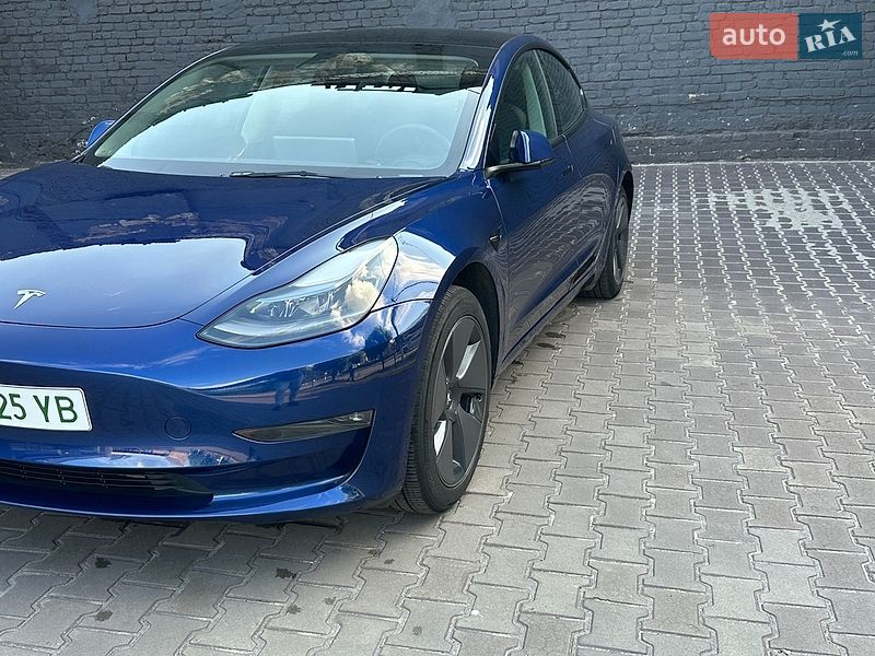 Седан Tesla Model 3 2023 в Каменском